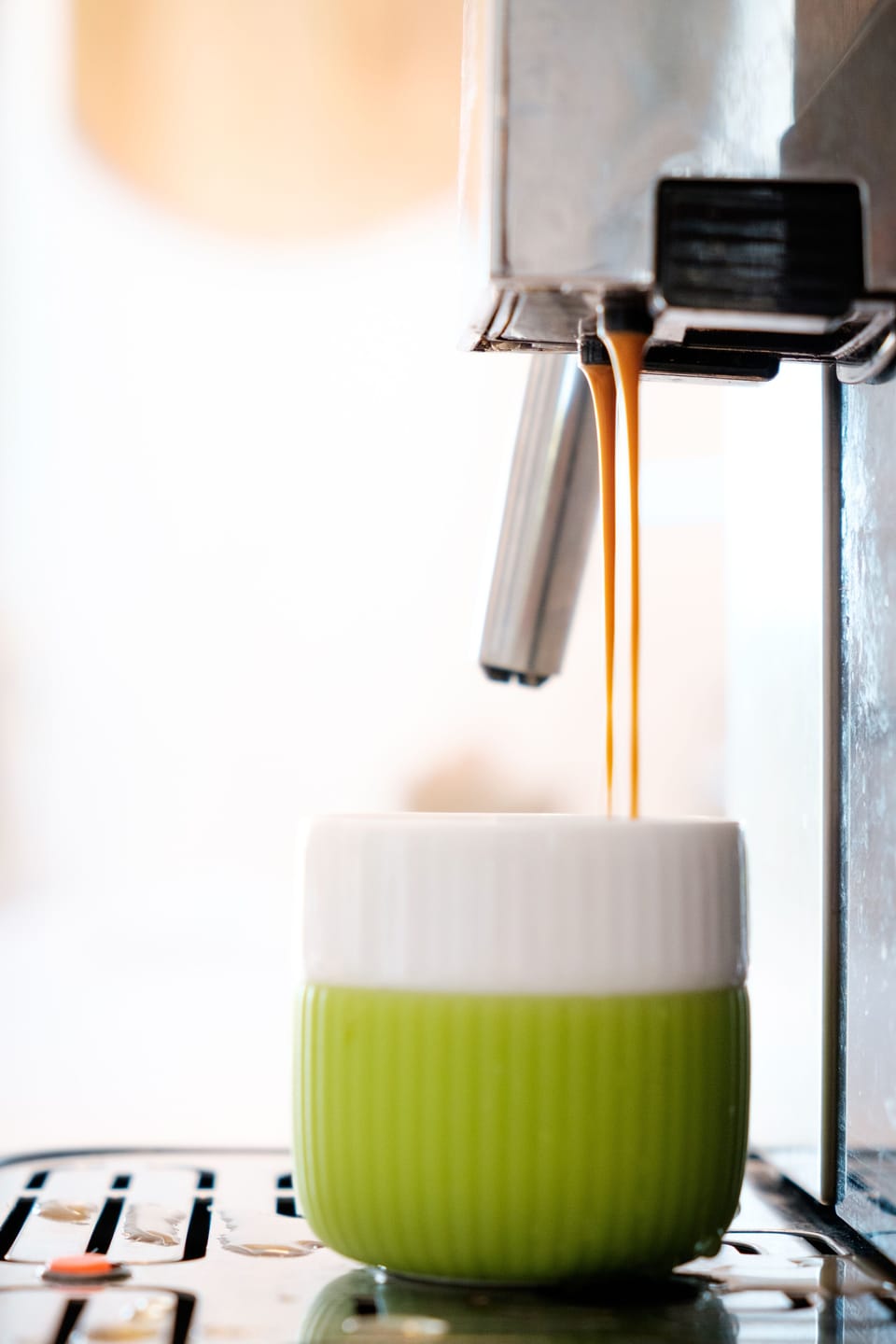 Enjoy bean to cup coffee with the Gaggia Brera coffee maker. 