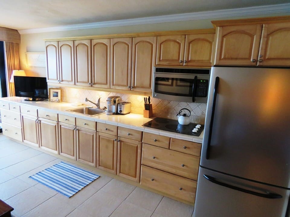 Plenty of storage in the easy to use kitchen. 