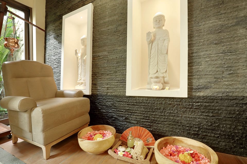 Couples treatment rooms, hot tub, body treatments, aromatherapy