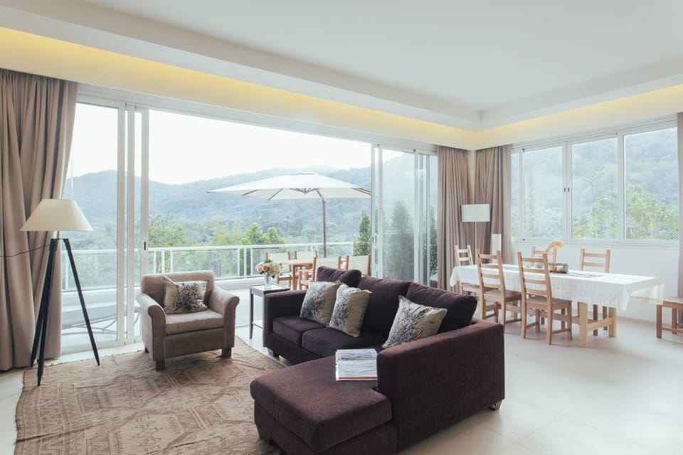 3 Bedroom Condo | Living room | 32-inch LCD TV with cable channels, TV, DVD player