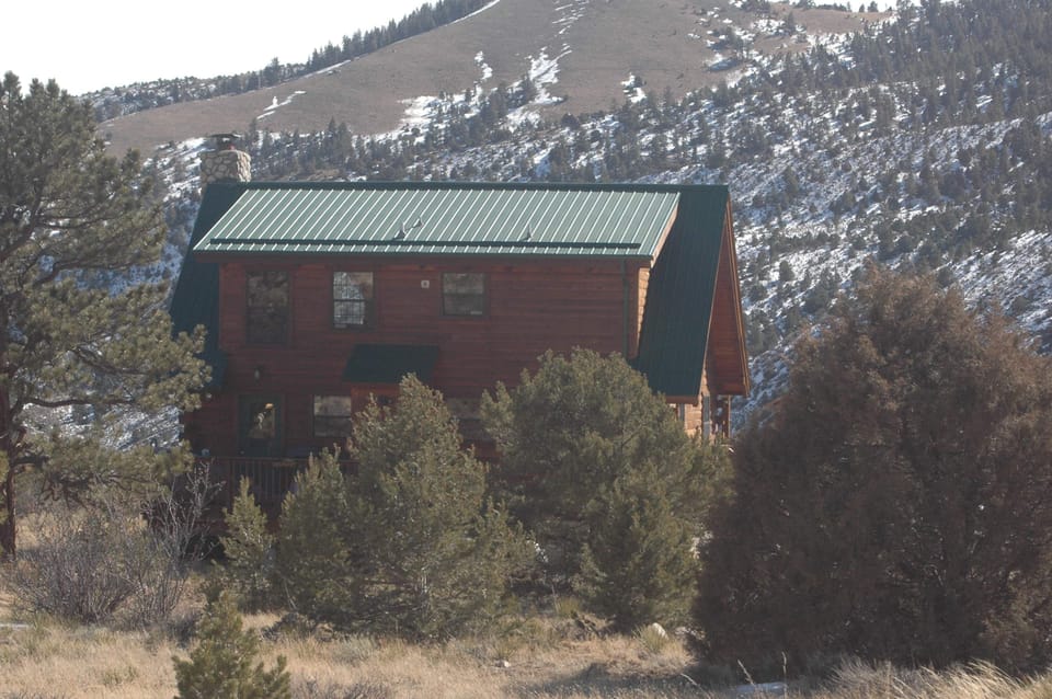 Back view of Mountain Manor looking south in winter - 360º views!