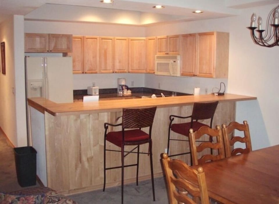 Kitchen and bar. All appliances you need for a comfortable stay.