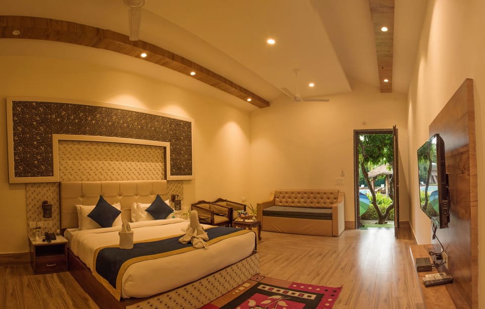 Family Cottage, 1 King Bed | Hypo-allergenic bedding, in-room safe, desk, laptop workspace