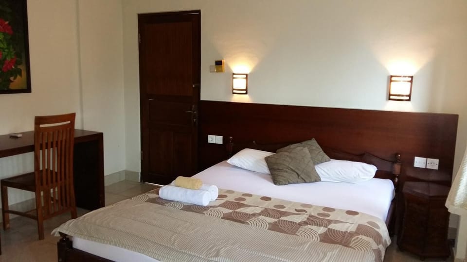 Desk, free WiFi, bed sheets