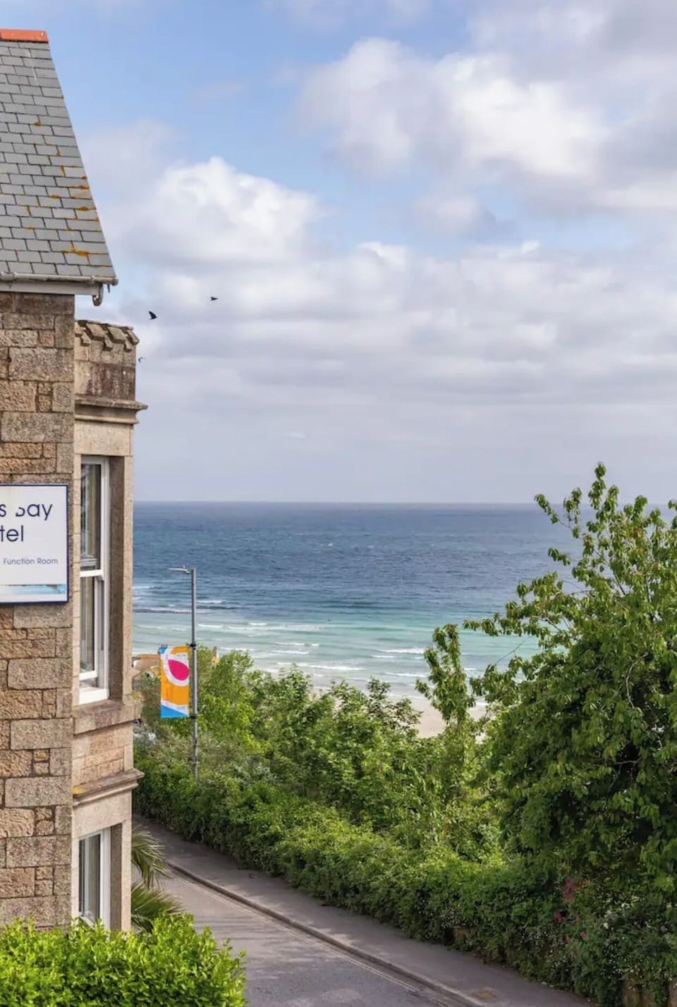 Less than 5 minute walk to the train station and St Ives