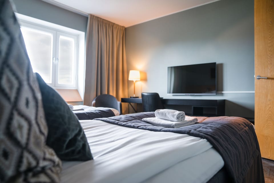 Blackout drapes, free WiFi, bed sheets