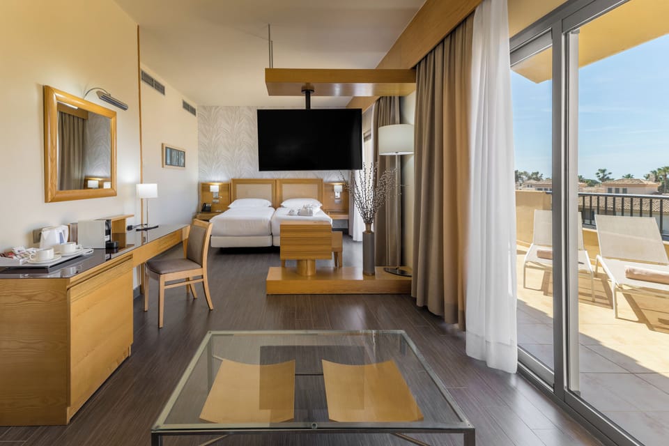 Minibar, in-room safe, desk, free WiFi