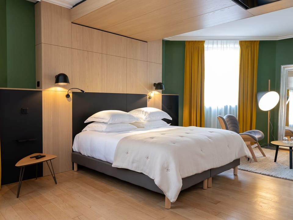 Junior Suite | Premium bedding, minibar, in-room safe, individually decorated