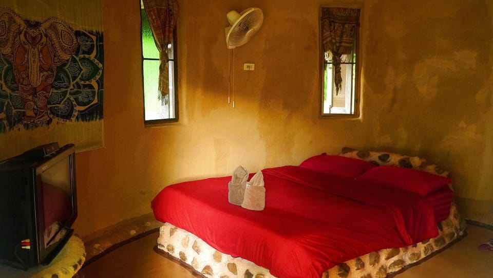 Deluxe Cottage | Desk, free WiFi