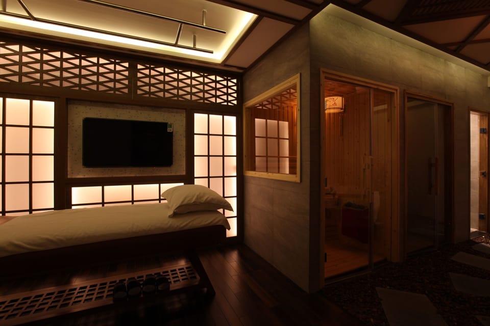 Sauna, hot tub, steam room, deep-tissue massages, facials, reflexology