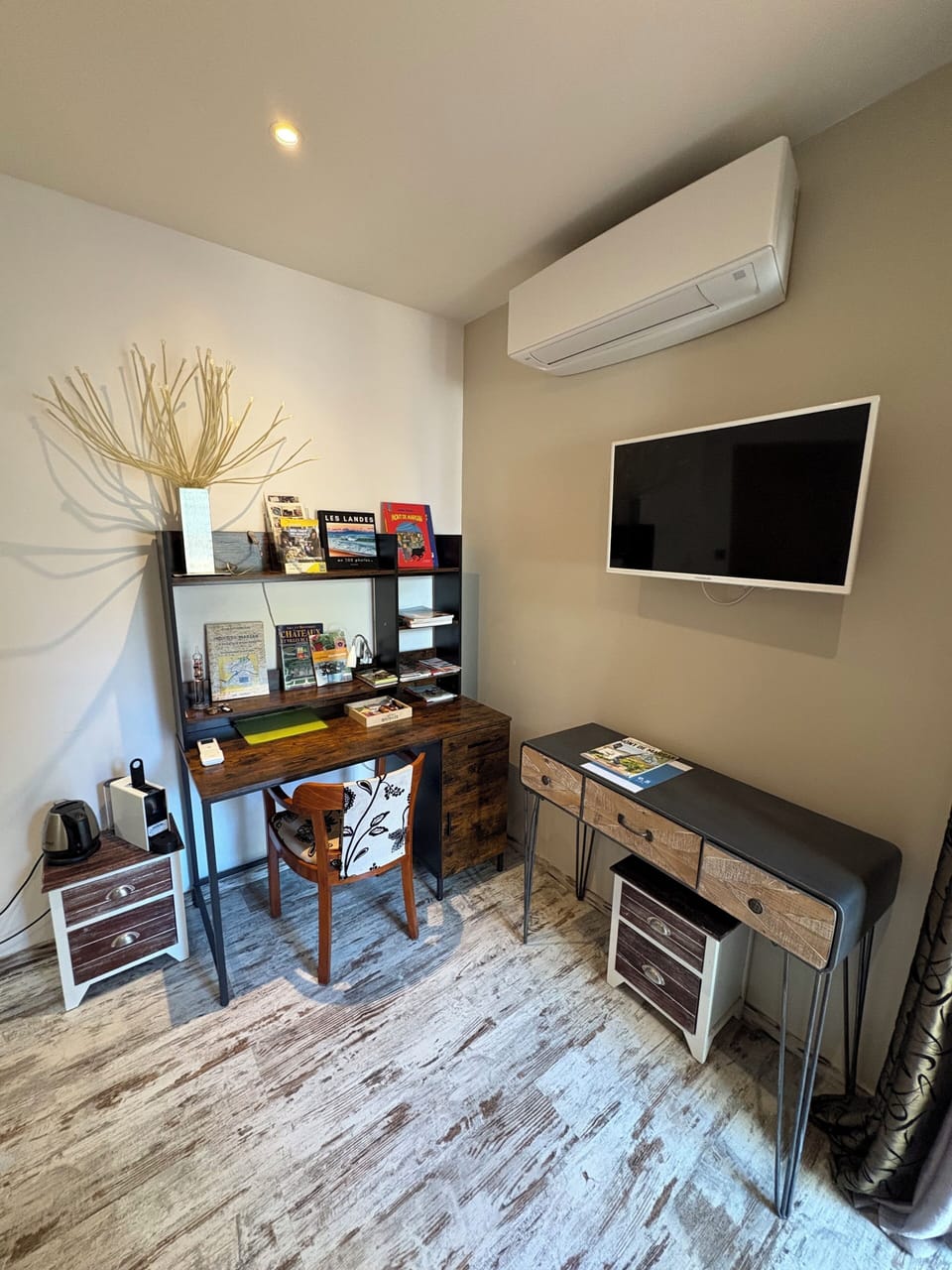 Deluxe Suite (Sud) | Premium bedding, blackout drapes, iron/ironing board, WiFi (free)