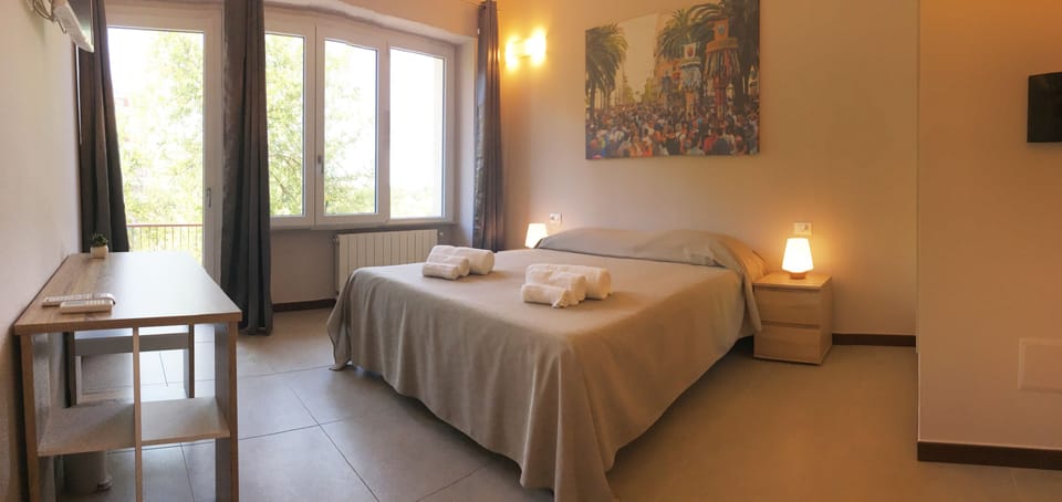 Deluxe Double Room | Desk, soundproofing, free WiFi, bed sheets