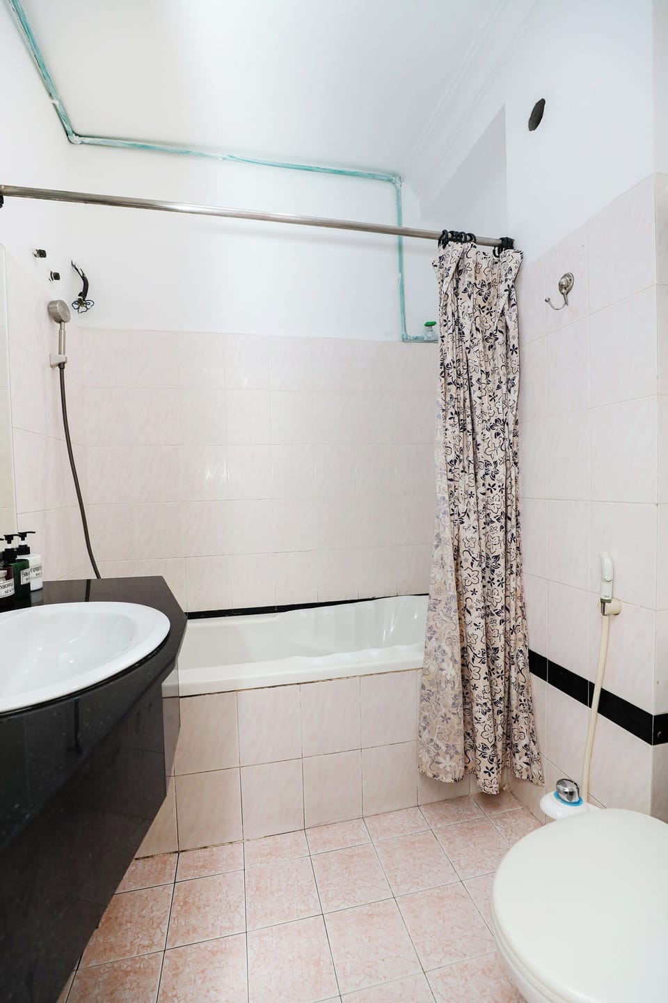 Superior Double Room | Bathroom | Combined shower/tub, deep soaking tub, free toiletries, hair dryer