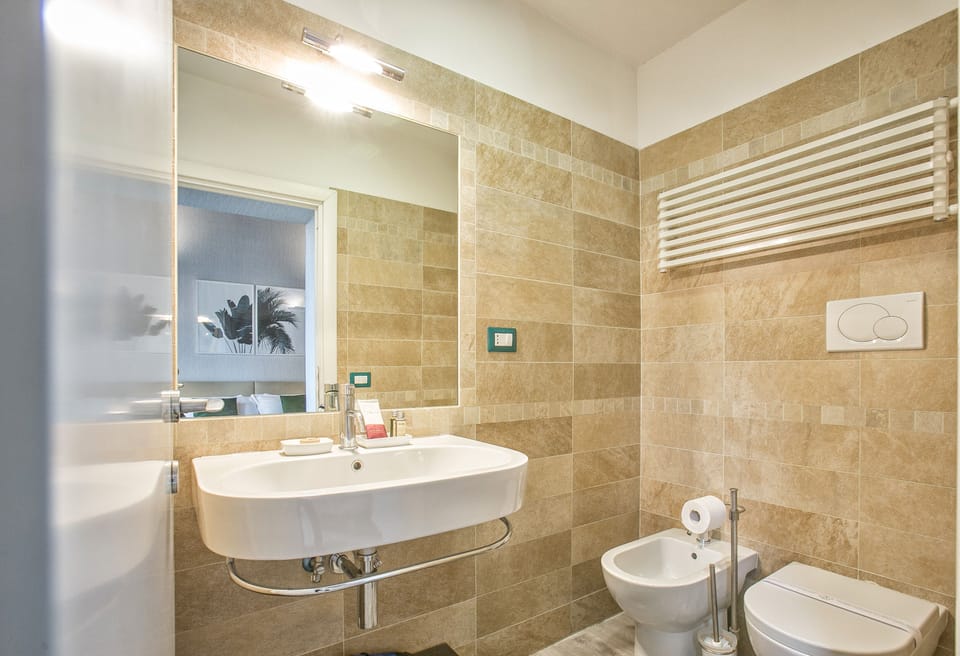 Superior Double Room, Non Smoking | Bathroom | Shower, free toiletries, hair dryer, slippers