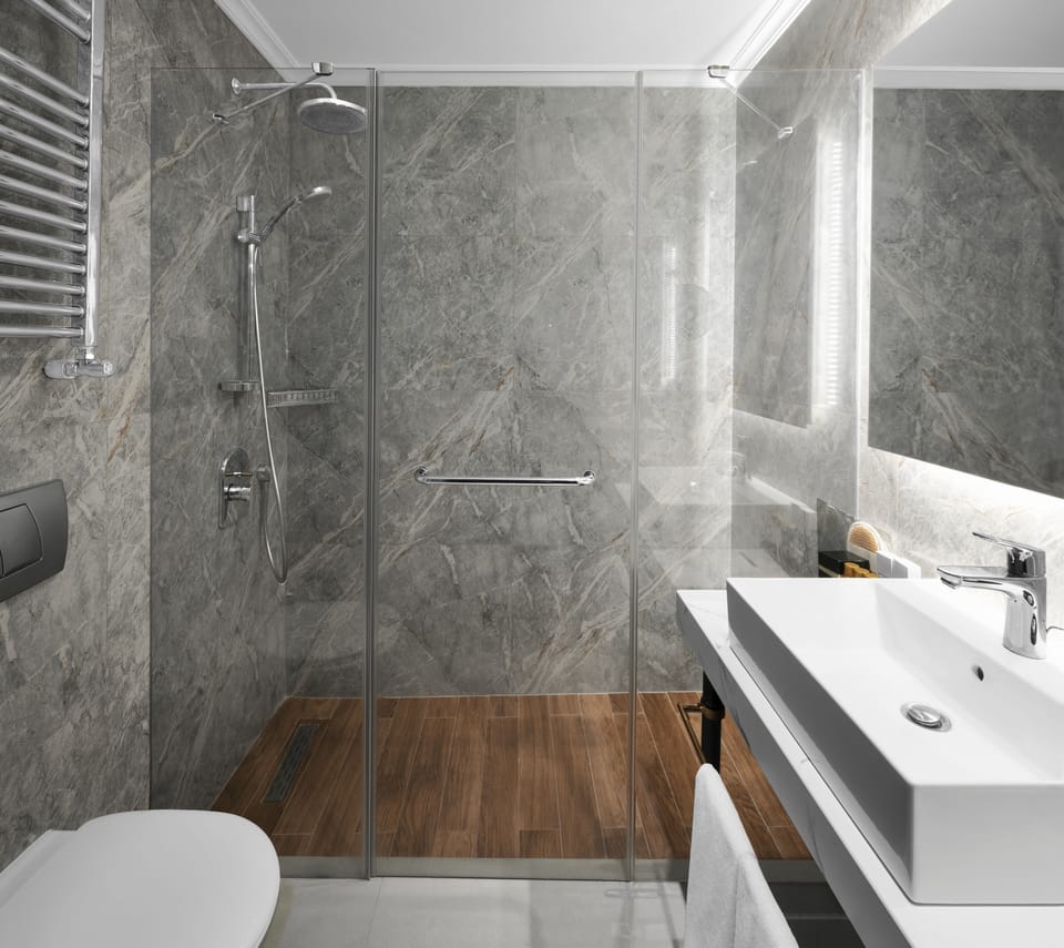 Shower, rainfall showerhead, free toiletries, hair dryer