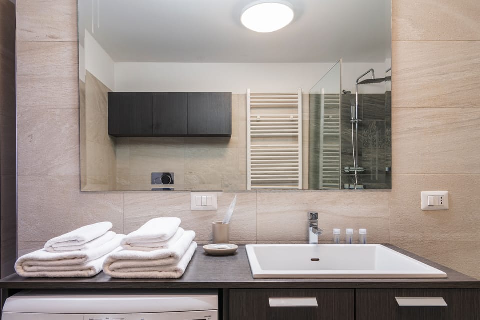 Studio | Bathroom | Shower, free toiletries, hair dryer, bidet