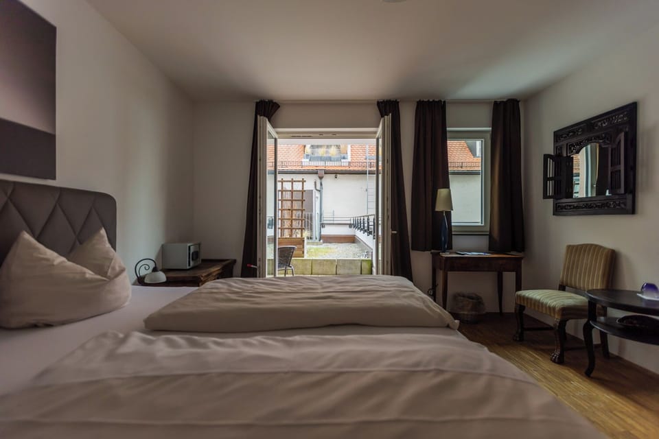 Comfort Double Room, 1 King Bed, Non Smoking, Balcony | Hypo-allergenic bedding, individually decorated, individually furnished