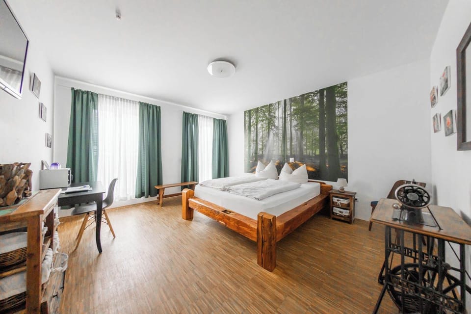 Comfort Double Room, 1 King Bed, Non Smoking, Balcony | Hypo-allergenic bedding, individually decorated, individually furnished