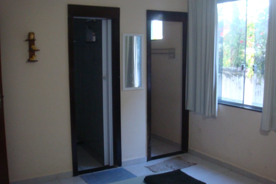 Combined shower/tub, towels, toilet paper