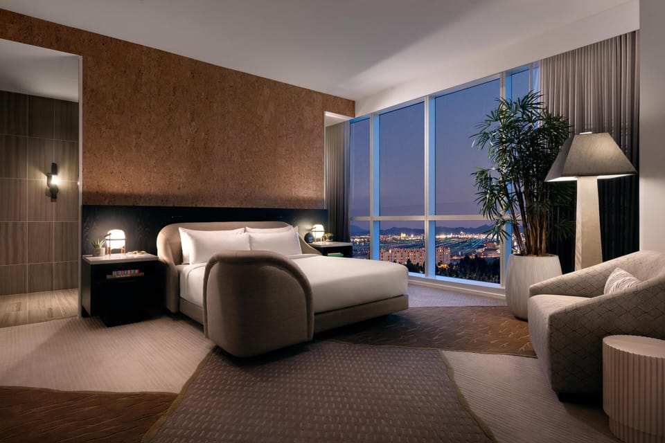 1 bedroom, hypo-allergenic bedding, minibar, in-room safe