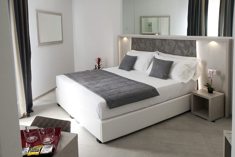 Standard Double or Twin Room | Minibar, in-room safe, desk, soundproofing