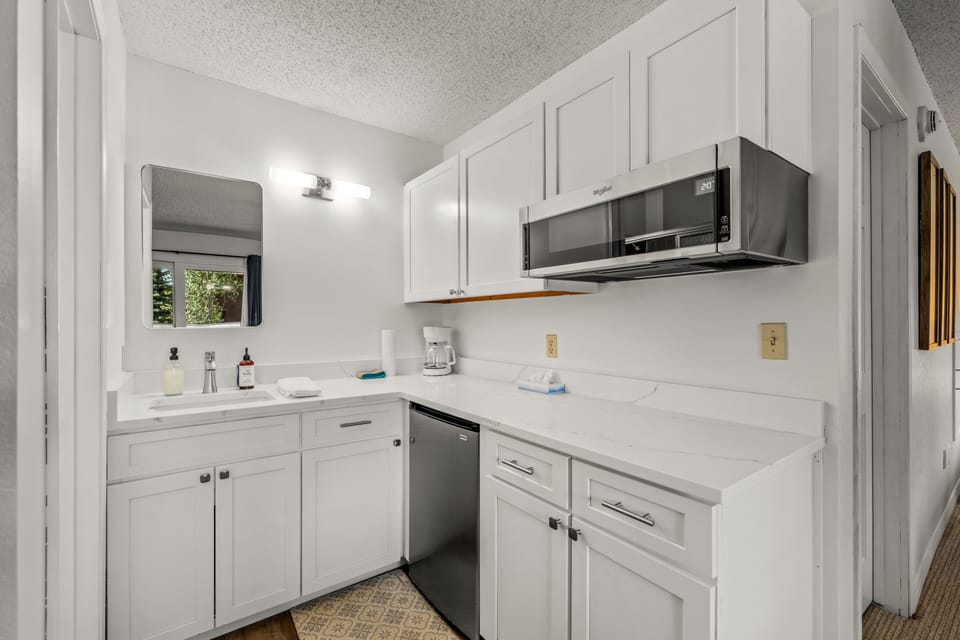 Townhome, 4 Bedrooms | Private kitchen | Coffee/tea maker, full-size fridge, microwave, oven