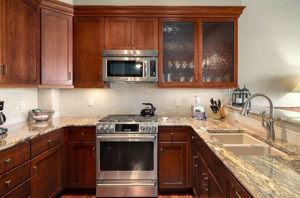 Condo, 1 Bedroom | Private kitchen | Full-size fridge, microwave, oven, stovetop