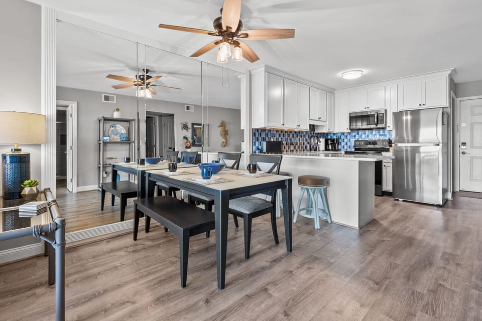 Condo, 2 Bedrooms | Dining