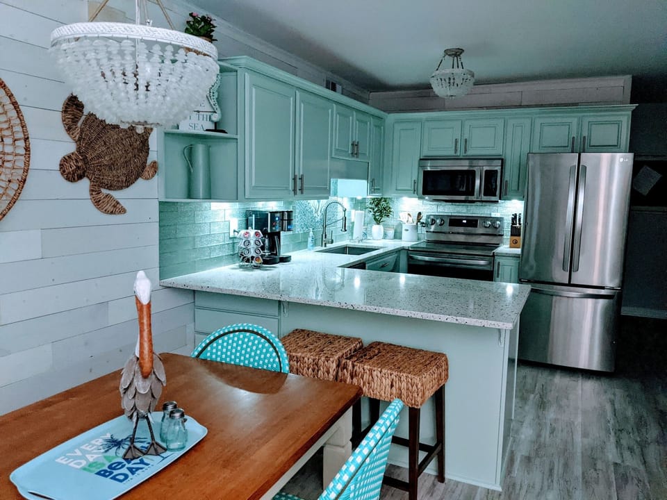 Condo, 3 Bedrooms | Private kitchen | Fridge, microwave, oven, dishwasher