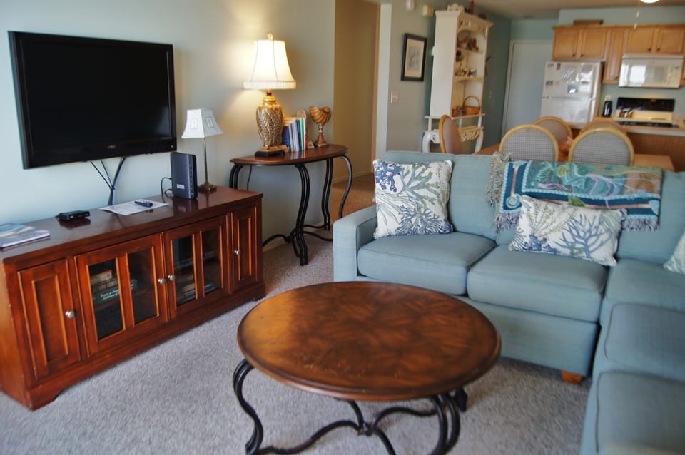 Condo, 3 Bedrooms | Living area