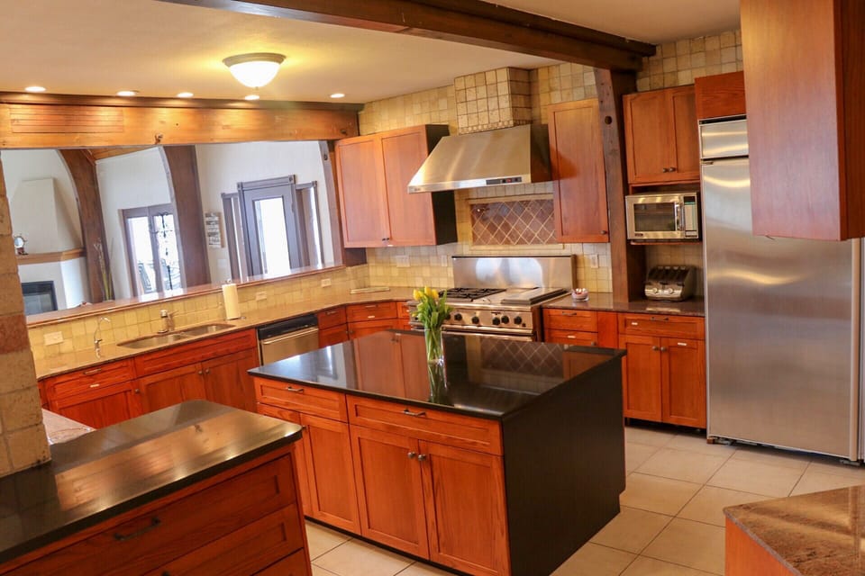 Fully equipped kitchen with huge fridge! 