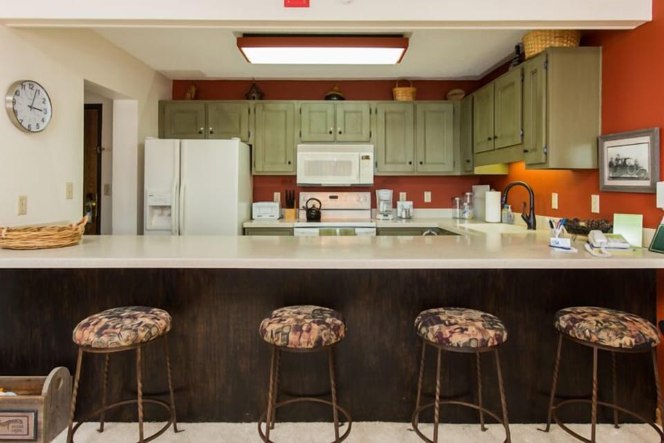 Bronze Tree 506: Fully Equipped Kitchen