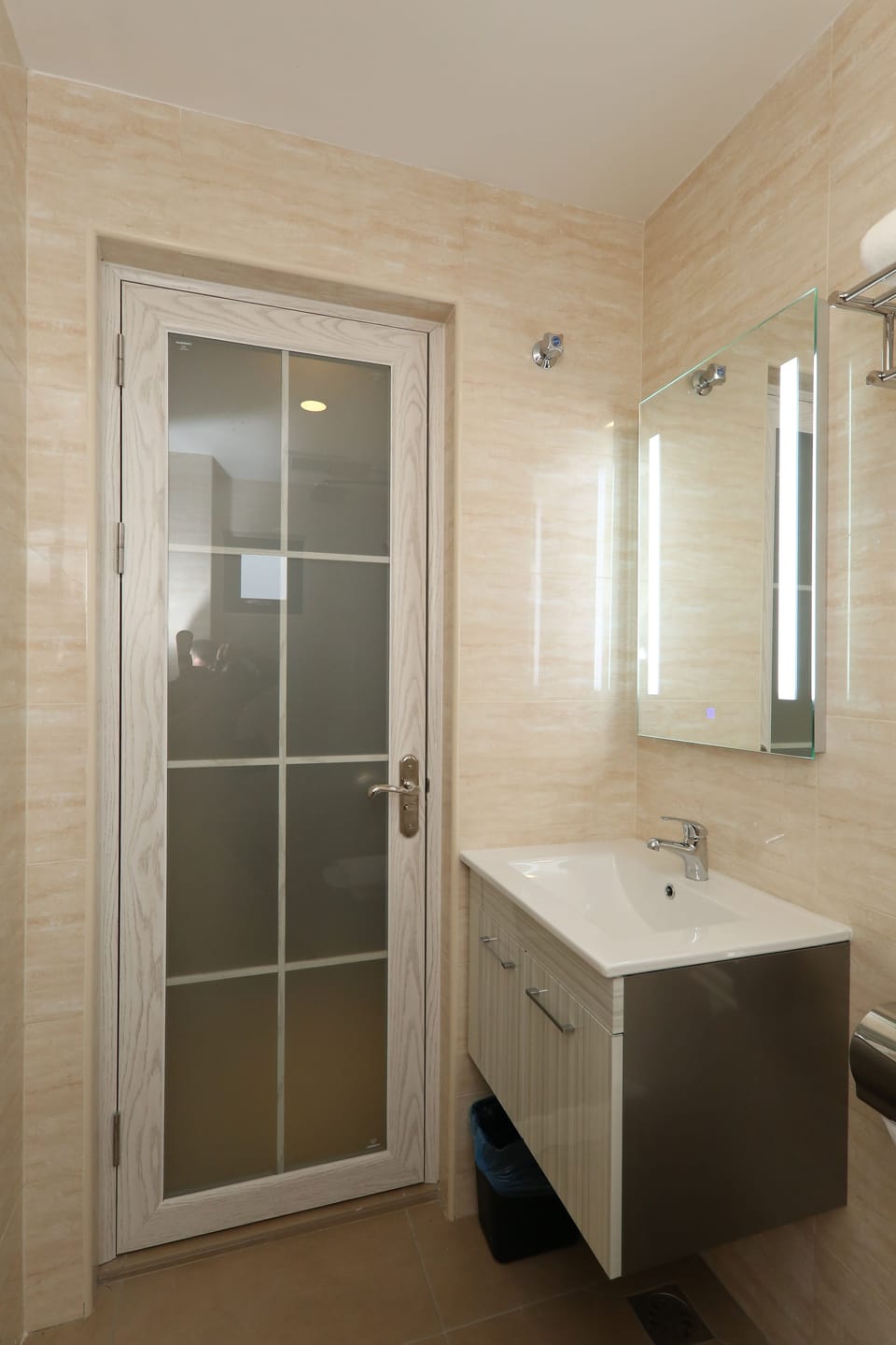 Bathroom sink