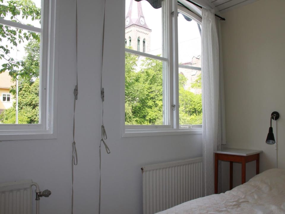 Blackout drapes, soundproofing, free WiFi, bed sheets