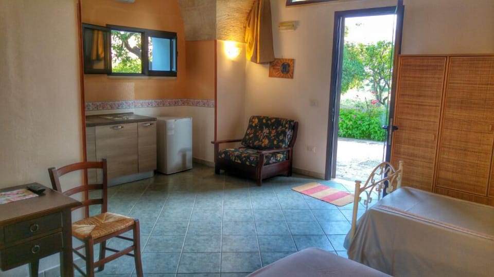 Studio, Kitchenette | Desk, free WiFi, bed sheets
