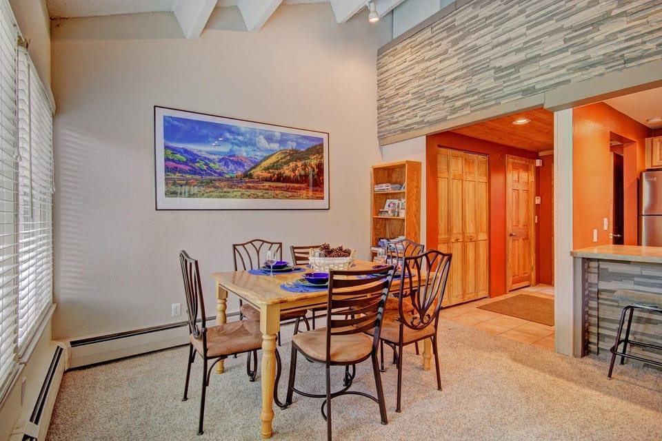 Condo, 2 Bedrooms | Dining