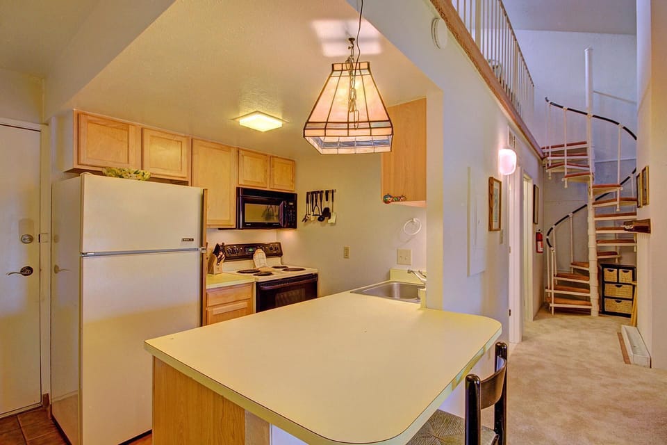 Condo, 2 Bedrooms | Private kitchen | Full-size fridge, microwave, oven, stovetop