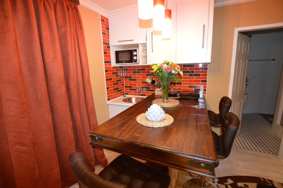 African Sunset | Private kitchenette | Microwave
