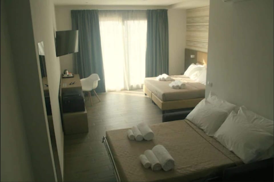 Deluxe Double or Twin Room | Premium bedding, minibar, in-room safe, desk