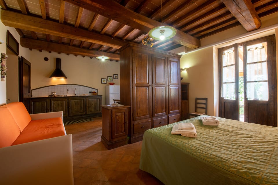 Studio, Kitchenette, Garden View | Desk, laptop workspace, iron/ironing board, cribs/infant beds