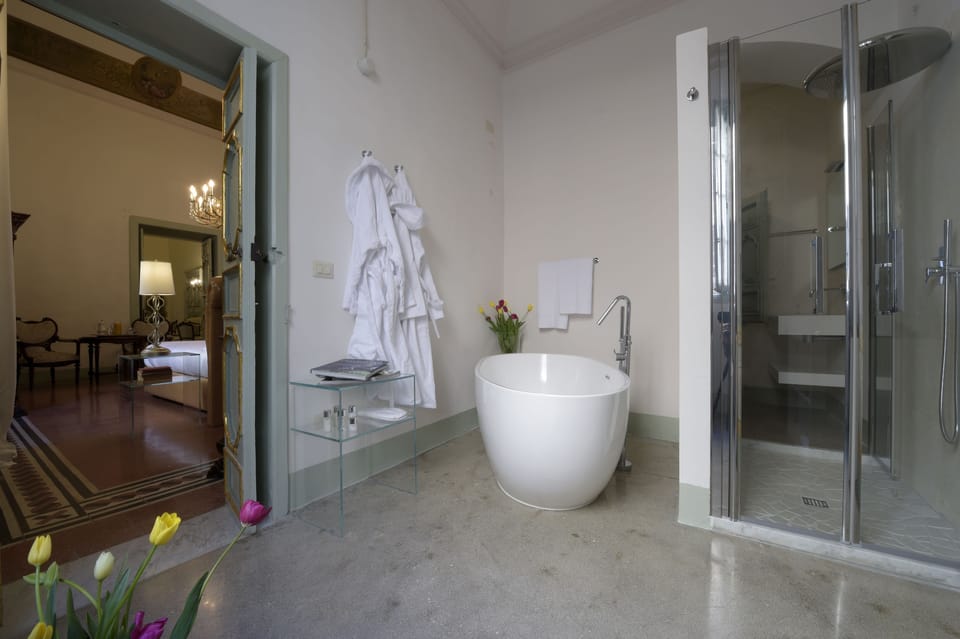 Superior Suite | Bathroom | Free toiletries, hair dryer, bathrobes, bidet