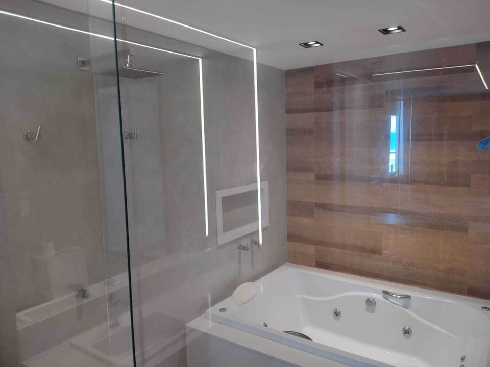 Deluxe Room | Desk, laptop workspace, blackout drapes