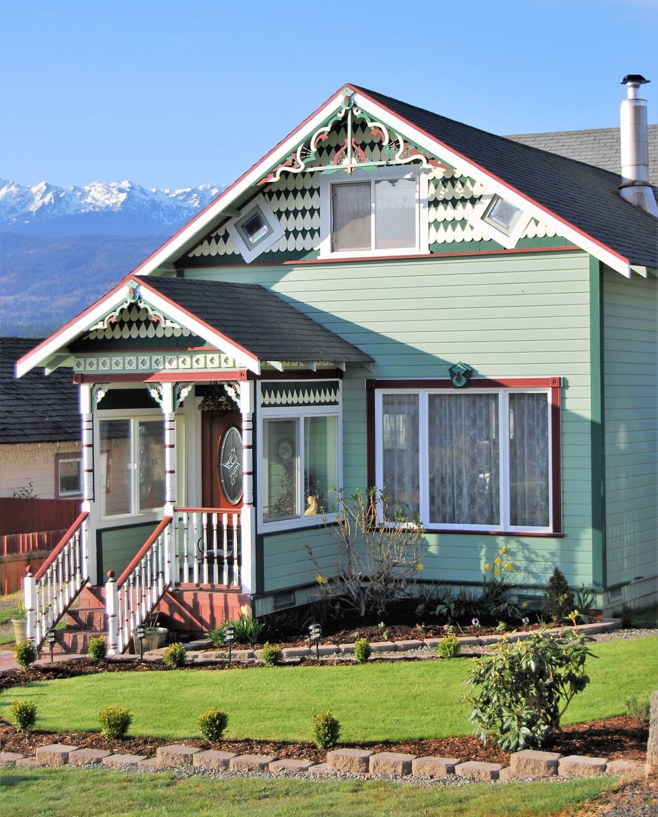 Vacation Getaway For Family & Friends.  Romantic Ambiance For Couples.  