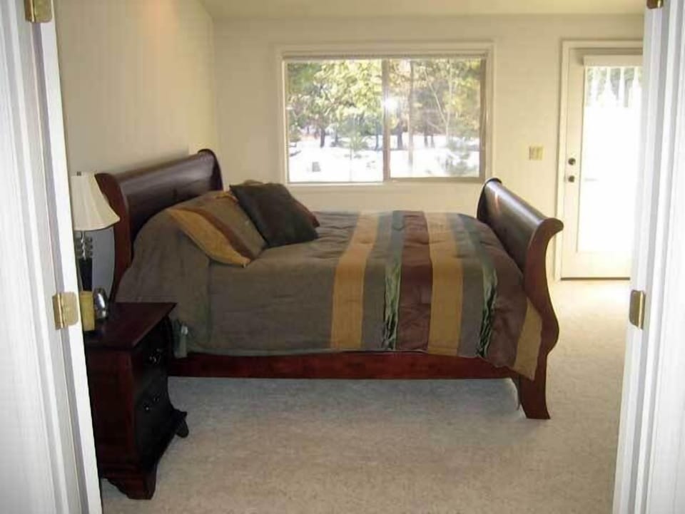 Master with King, en suite bath, access to large outdoor deck and hot tub