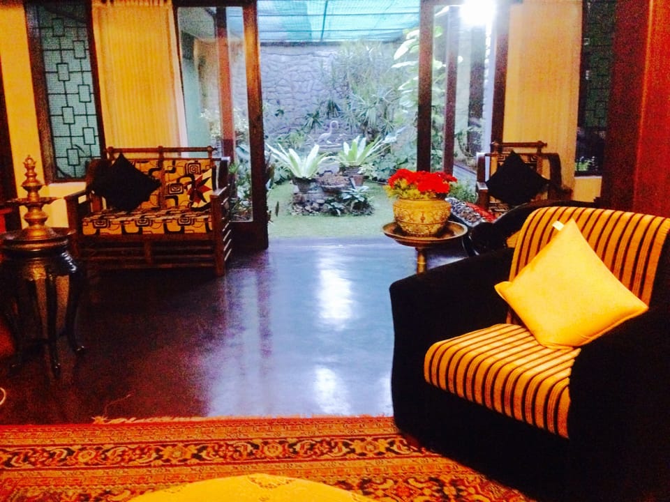 Yalegoda Walauwa Homestay Bed and Breakfast in Gangawatakorale