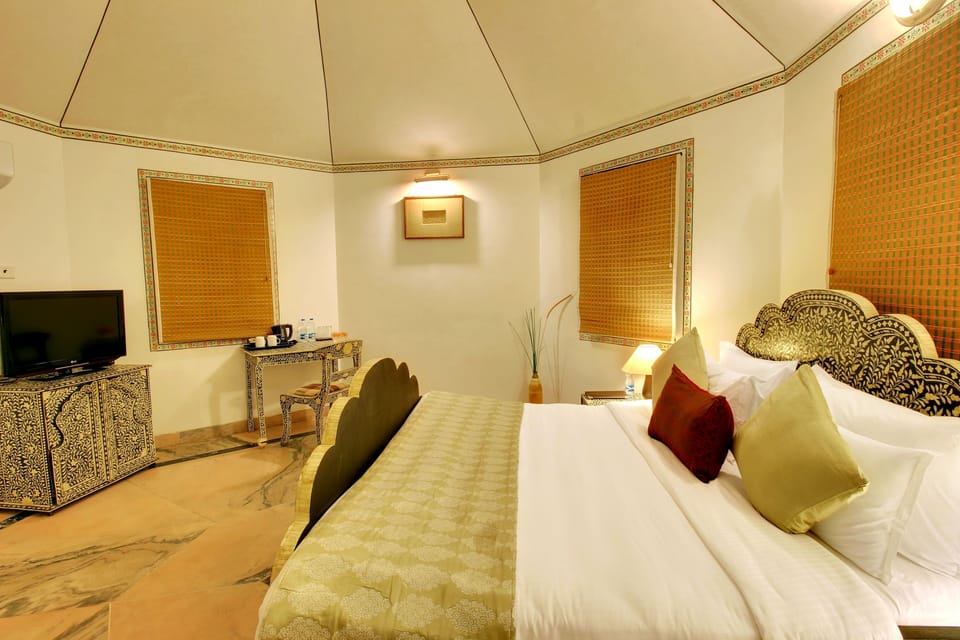 Executive Cottage | Premium bedding, in-room safe, desk, rollaway beds