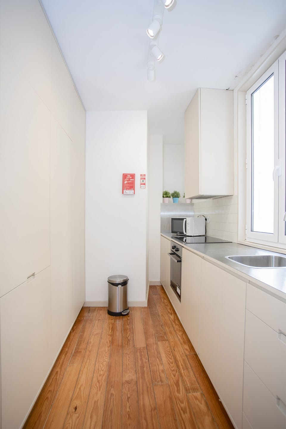 Apartment, 3 Bedrooms | Private kitchen | Fridge, microwave, oven, stovetop