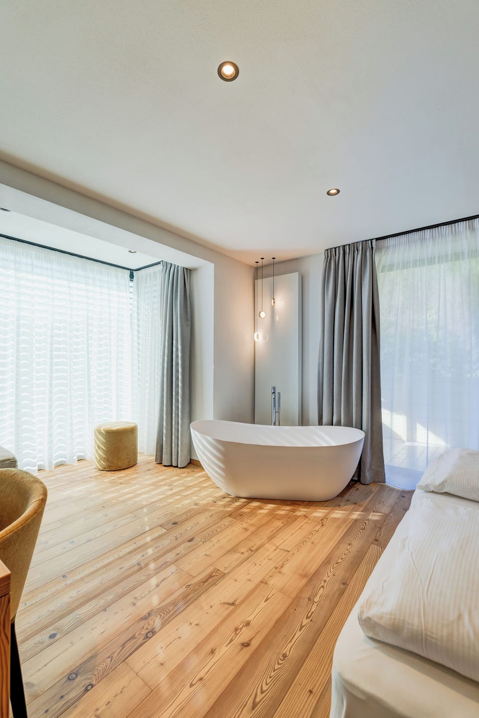 Executive Room | Bathroom | Free toiletries, hair dryer, bathrobes, bidet