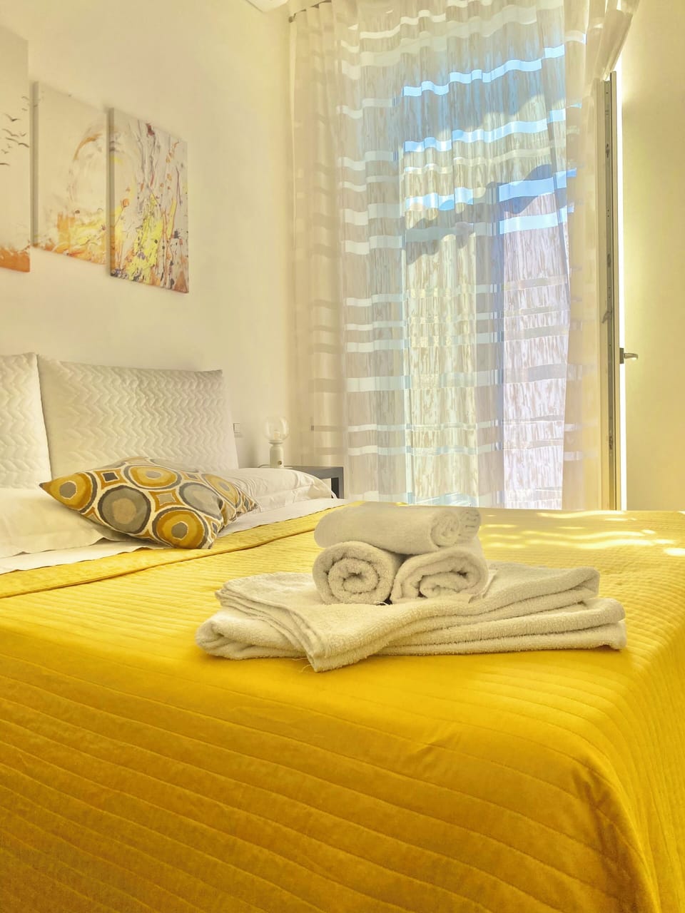 Desk, free cribs/infant beds, free WiFi, bed sheets