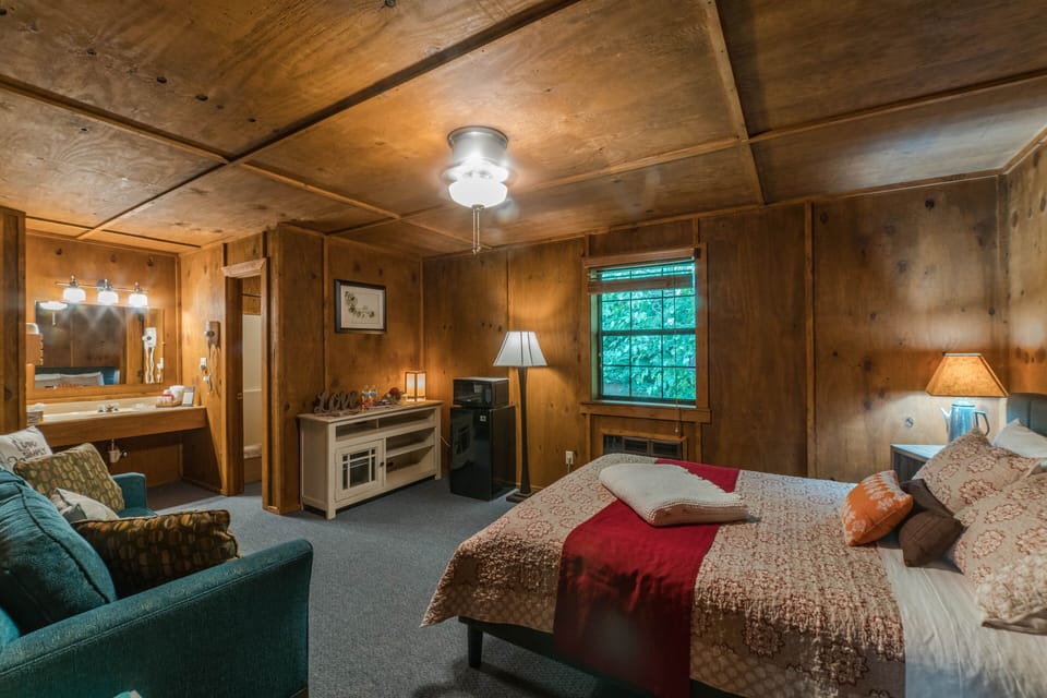 Signature Suite, Hill View | Tempur-Pedic beds, individually decorated, individually furnished